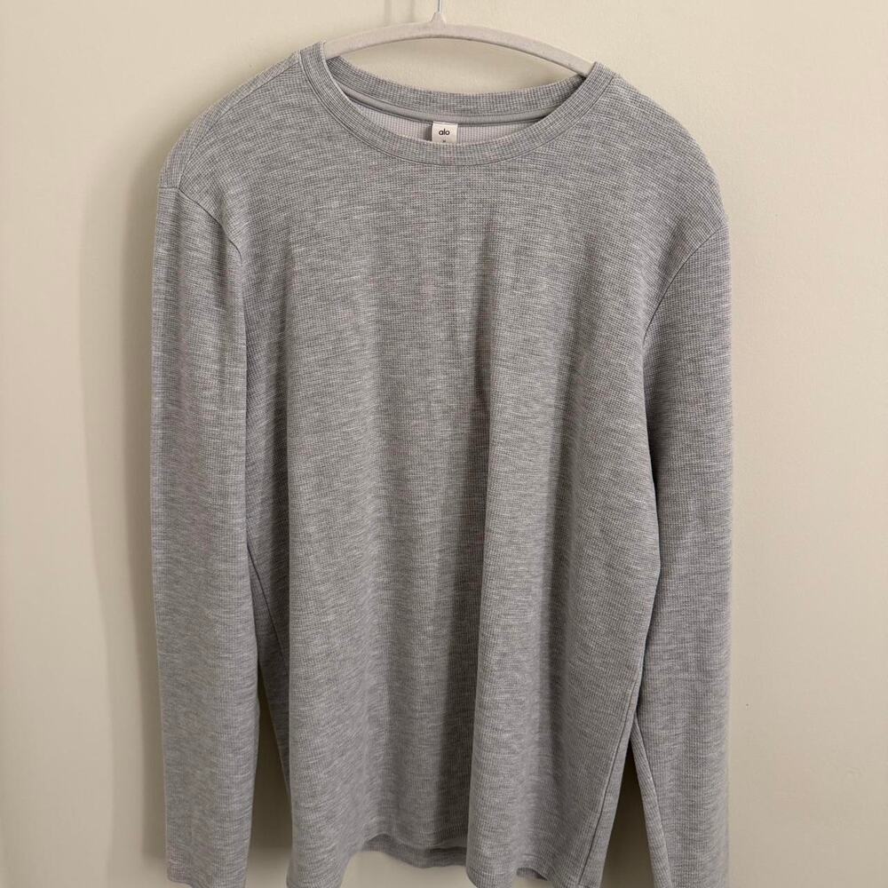 men’s light “athletic heather grey” ALO YOGA micro waffle long-sleeve top [M]